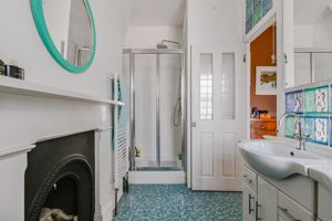 Shower room- click for photo gallery